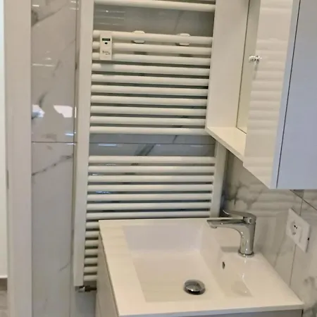 Diana Bed & Breakfast *